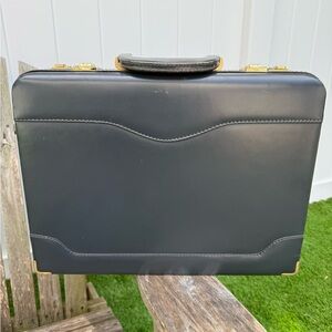 Vintage Winn International Leather Briefcase Gray RARE COLOR Gold Details 1980’s